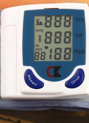 Цифровий автоматичний тонометр blood pressure monitor для вимірювання ат та пульсу3 фото