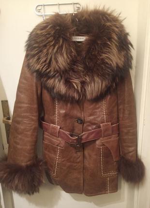 Женская теплая зимняя курточка с роскошным воротником. размер: s-m.