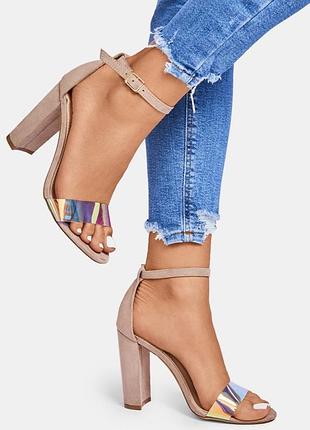 Бежеві босоніжки на стійкому підборі essencial