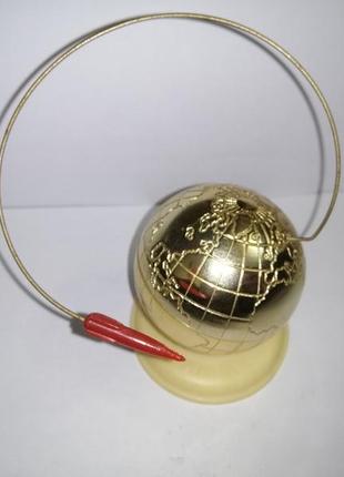 Сувенир *глобус со спутником ссср 12 апреля 1961г.*
