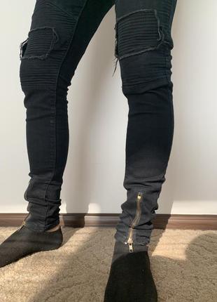 Модні чоловічі чорні приталений джинси із замками5 фото