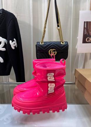 Ugg в чорному та рожевому кольорах