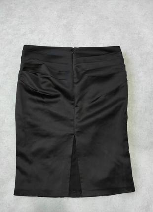 Черная эффектная юбка с драпировкой сатин3 фото