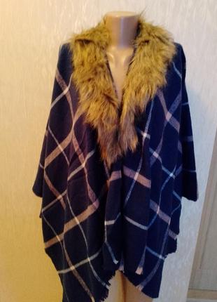Красива  тепла накидка пончо в клітинку