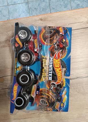 Машинки hot wheels monster trucks в ассортименте2 фото