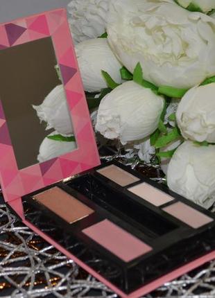 Палетка для макияжа soap & glory tricks of the shade gift set