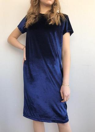Модное велюровое платье за колено  44-46