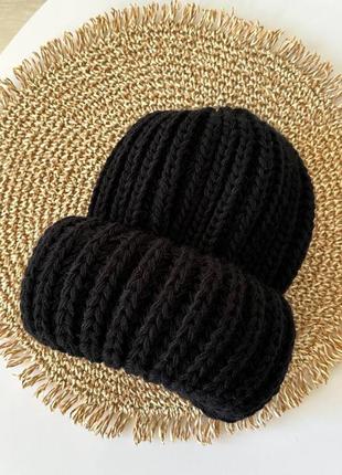Тепла жіноча шапка крупна в'язка з відворотом 🍁❄️10 фото