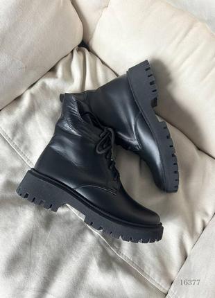 Женские ботинки черные на шнуровке5 фото