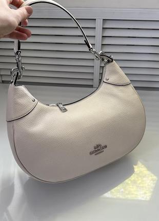 Белая сумка mara hobo white coach