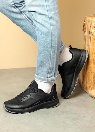 Кроссовки мужские влагостойкие черные
