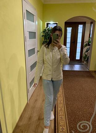 Курточка вітровка