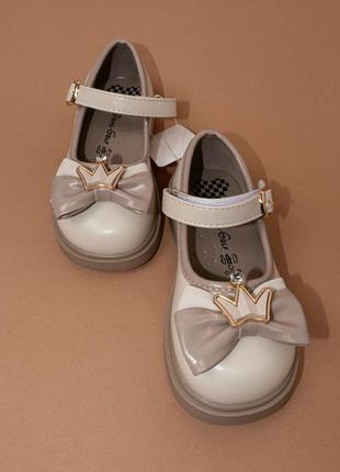 Туфельки лакові для дівчинки 22-26 бежеві дитячі туфлі туфли для девочки jong golf2 фото