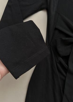 Черное хлопковое платье мини с открытой спиной и длинными рукавами4 фото
