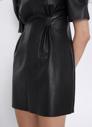 Платье zara из экокожи черное мини7 фото