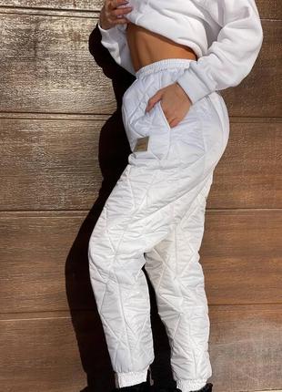 Женские брюки на синтепоне теплые зимние фз плащевки стеганные белые