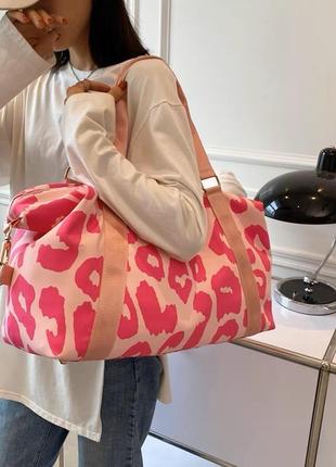 Спортивная / дорожная женская розовая сумка