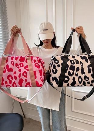 Спортивная / дорожная женская розовая сумка