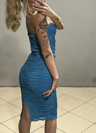 Платье миди облегающее голубое3 фото