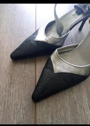 Чорні з сріблястими вставками шкіряні туфлі на шпильці ремінець по ніжці3 фото