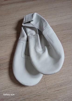 Белые кожаные чешки для танцев