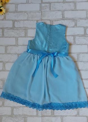 Нарядное голубое платье на девочку4 фото