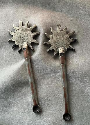 Старинные металлические брошки в виде солнышек, которые пришивают к одежде, ручная работа солнце серебристого цвета3 фото