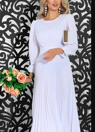 Нарядное белое платье плиссе