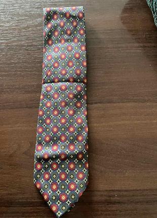 Галстук в хорошем состоянии