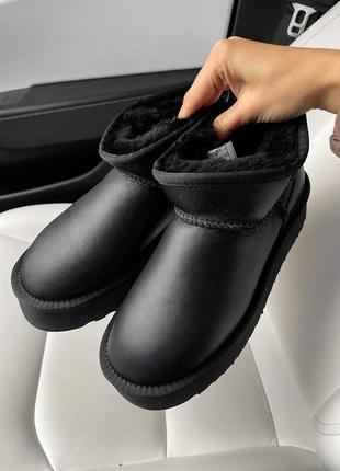 Ugg mini black шкіряні жіночі уги натуральна шкіра овчина висока платформа зима зимові сапожки угі уггі угги натуральная кожа кожаные с мехом3 фото