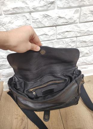 Женская кожаная итальянская сумка с заклепками черная средняя8 фото