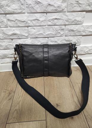 Женская кожаная итальянская сумка с заклепками черная средняя4 фото