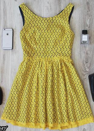 Желтое кружевное платье monteau