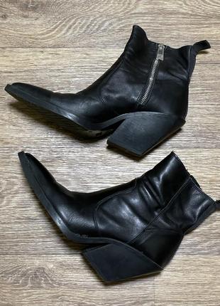 Жіночі чоботи-козаки zara