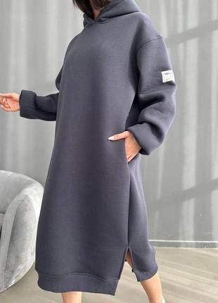 Платье теплое на флисе оверсайз с капишоном с карманами качественное стильное базовая комфортная бежевая графитовая3 фото
