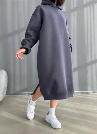 Платье теплое на флисе оверсайз с капишоном с карманами качественное стильное базовая комфортная бежевая графитовая4 фото