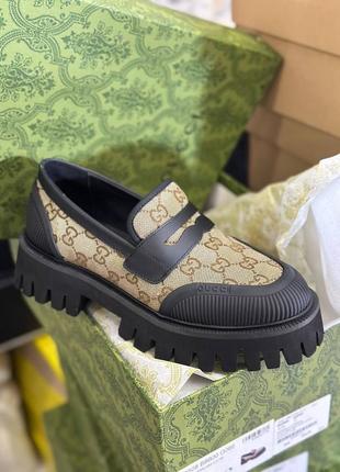 Туфли женские бежевые брендовые в стиле гучи