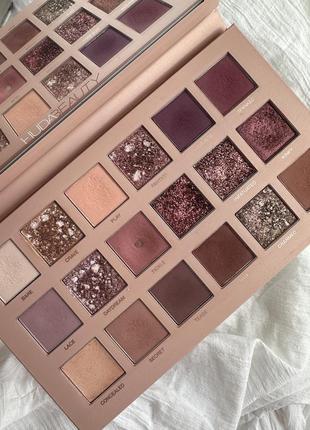 Палітра тіней huda beauty the new nude eyeshadow palette