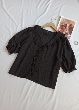 Чёрная блуза с большим воротником и рюшами/с короткими рукавами фонариками