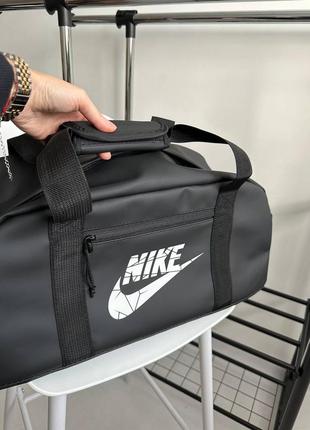 Сумка спортивна nike 

еко шкіра