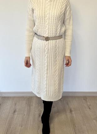 Платье тёплое вязаное в рубчик новое