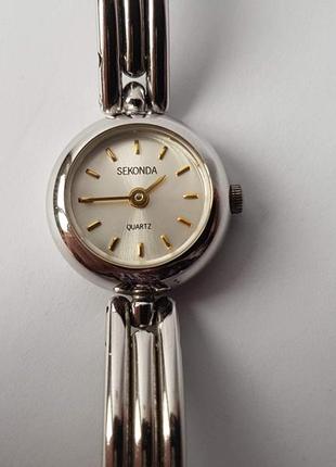 Жіночий годинник sekonda, з браслетом, кварц, під срібло.1 фото