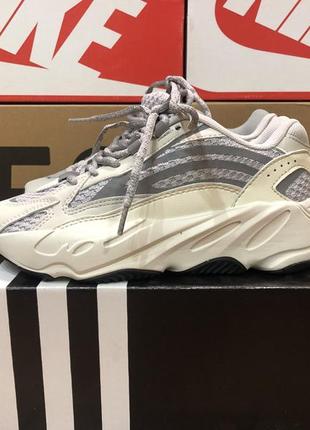 Adidas yeezy boost 700 v2 static 40 38 39 36