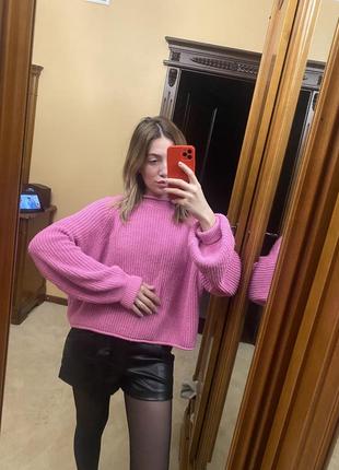 Светло розовый вязанный свитер1 фото
