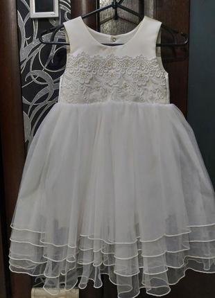 Пышное шикарное платье betis с пятислойной фатиновой юбкой молочного цвета 4-5 лет7 фото