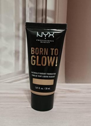 Тональная основа nyx professional makeup born to glow с натуральным сияющим финишем 07 narural 30 мл