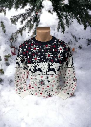 Парные новогодние светра с оленями8 фото