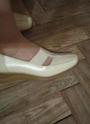 Продам нові шкіряні туфлі comfitt (р-р 39-40)6 фото