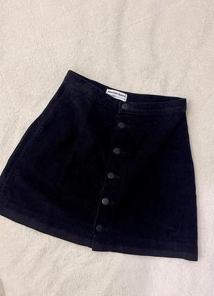Черная вельветовая юбка на пуговицах3 фото