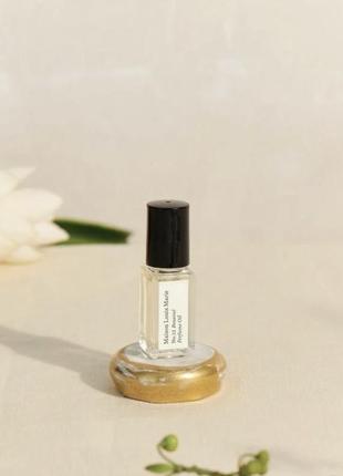 Парфюмированное масло maison louis marie no. 13 nouvelle vague perfume oil3 фото